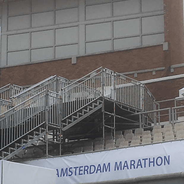 Afix fast X52 event steiger met loopbrug en overspanningsteiger - marathon Amsterdam