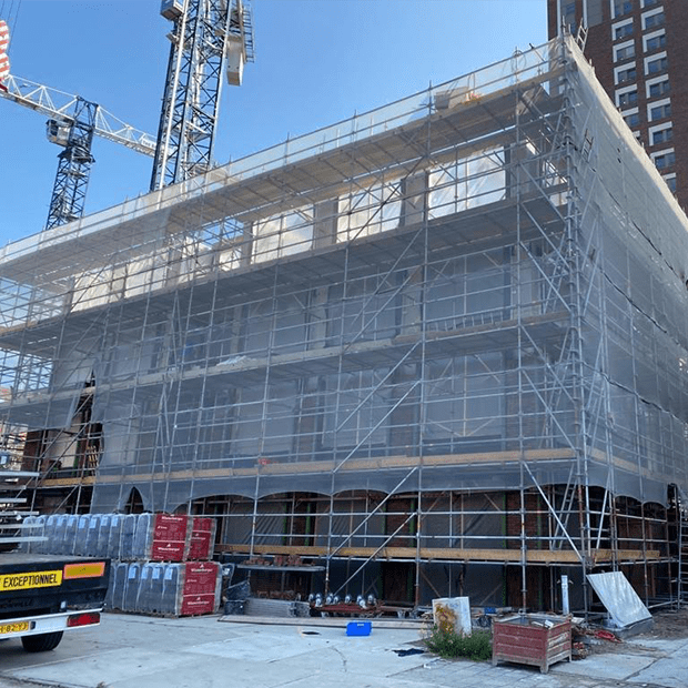 Afix fast X52 échafaudage de façade avec nets de sécurité - HSV La Hague